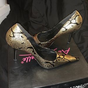 Anne Michelle Black and gold US 7